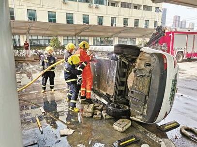 汽車充電使用千斤頂.jpg